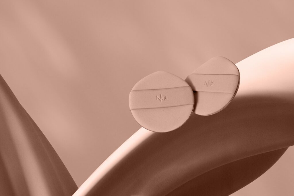 【全国のPLAZA※で順次展開】テクニック不要で“ムラなく密着”。自然な仕上がりへ導く『NULL ルビヴェールパフ』が店頭へ